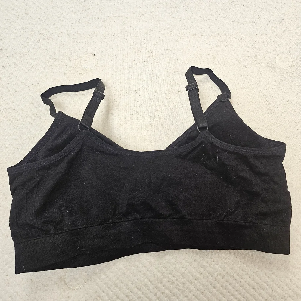Black Seamless Bra with removable cups